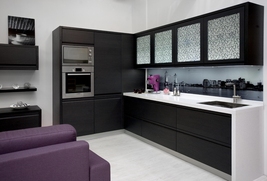 Итальянский массив в стиле Модерн, кухни проша,кухня с витражами, кухня с рисунком на стеновой панели