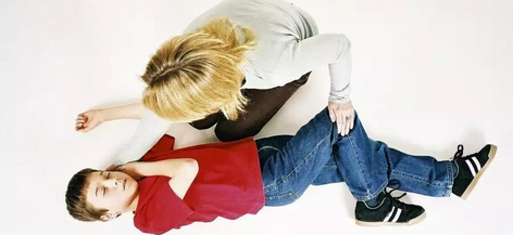 Эпилепсия у детей: причины, симптомы и методы терапии