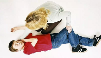 Эпилепсия у детей: причины, симптомы и методы терапии