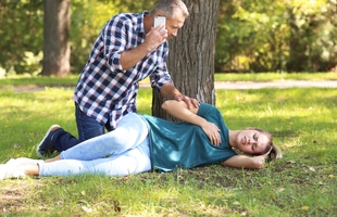 Оказание первой помощь при судорожном эпилептическом припадке 