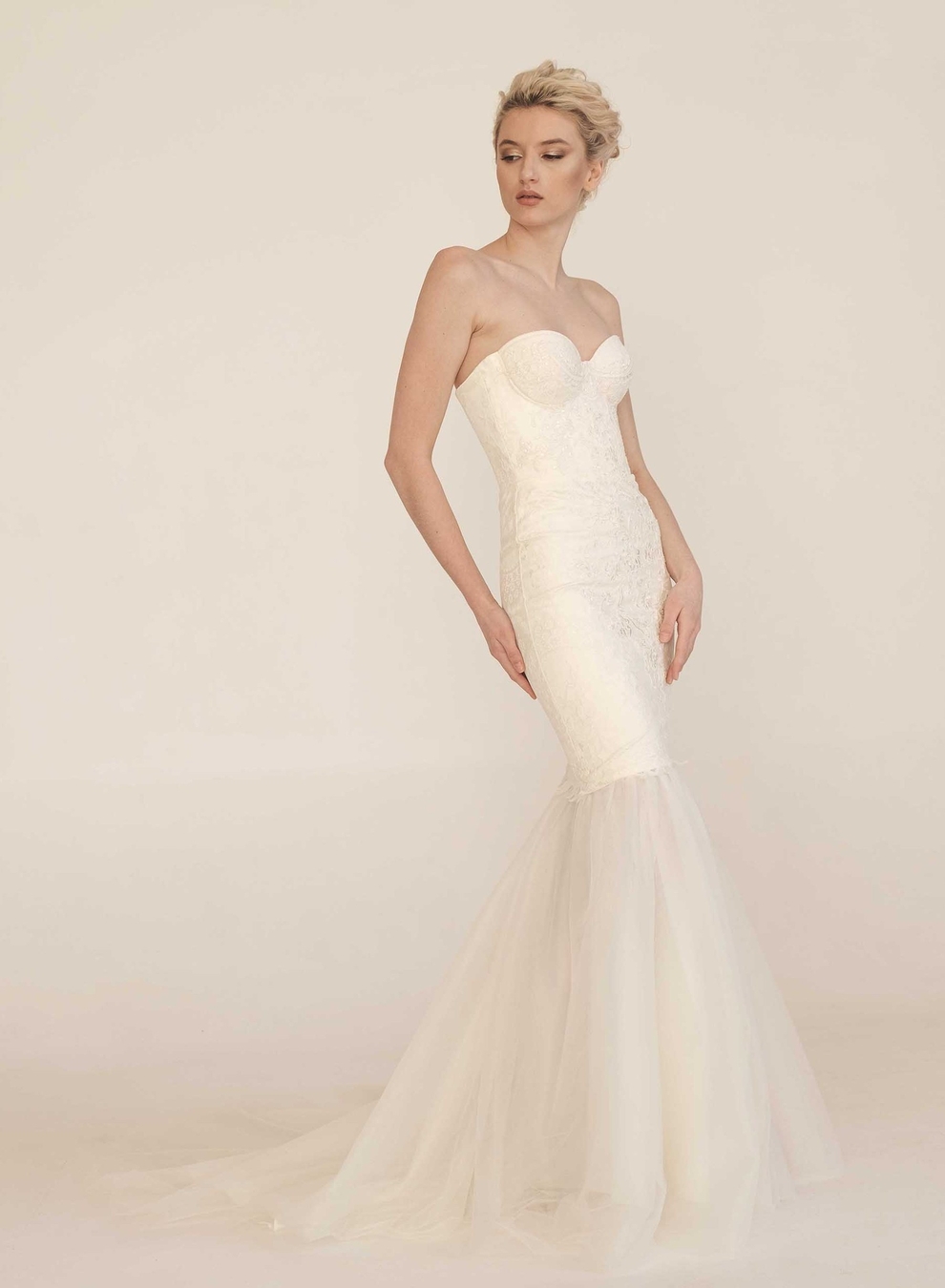 Пошив платья свадебного белого на корсете на заказ по меркам