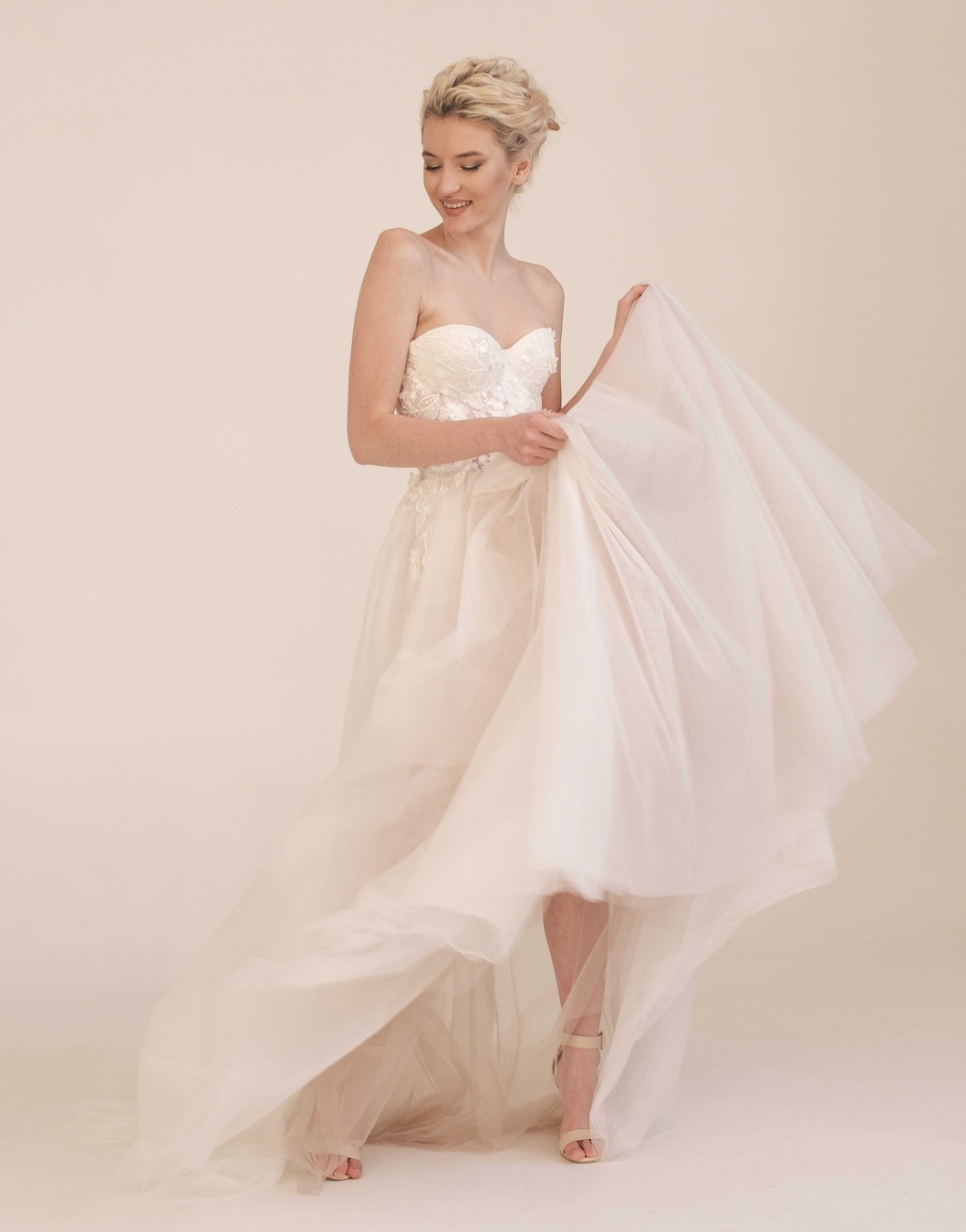 Пошить платье свадебное с пышной юбкой на корсете на заказ по меркам