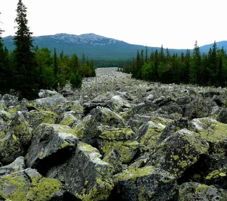 Каменная река. Гора Иремель каменная река. Каменная река горы Иремель Башкирии. Курумы Иремель. Каменная речка Белорецк.