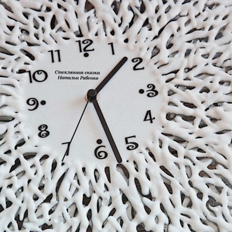 Наручные часы с использованием натурального коралла в дизайне, элегантный и тематический аксессуар н