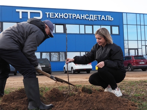 субботник на заводе