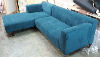 Синий диван