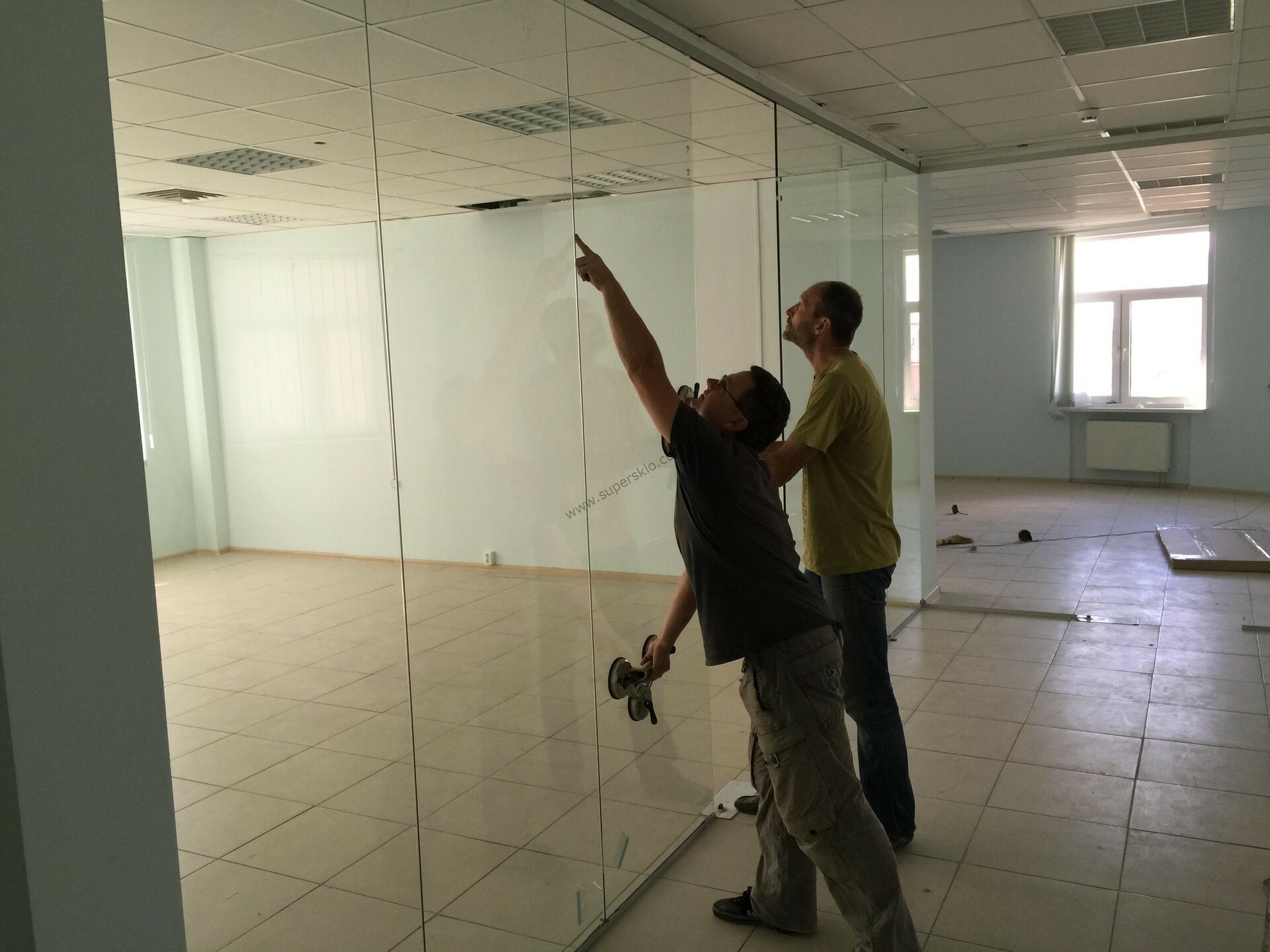 Установка стекла в офисе Минск