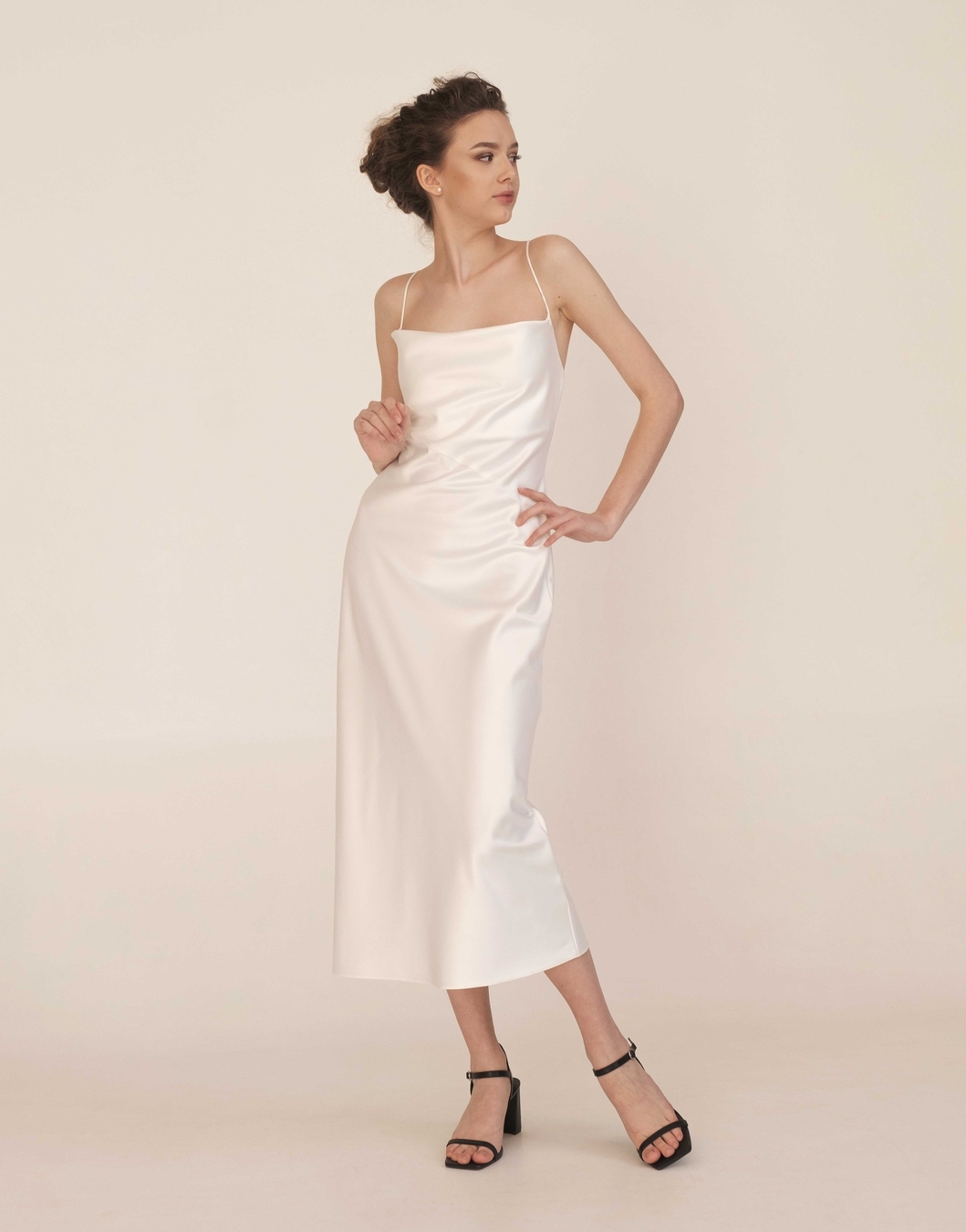 Пошив платья выпускного белого атласного в бельевом стиле на заказ по меркам