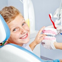 Детский врач в стоматологии "Мята"