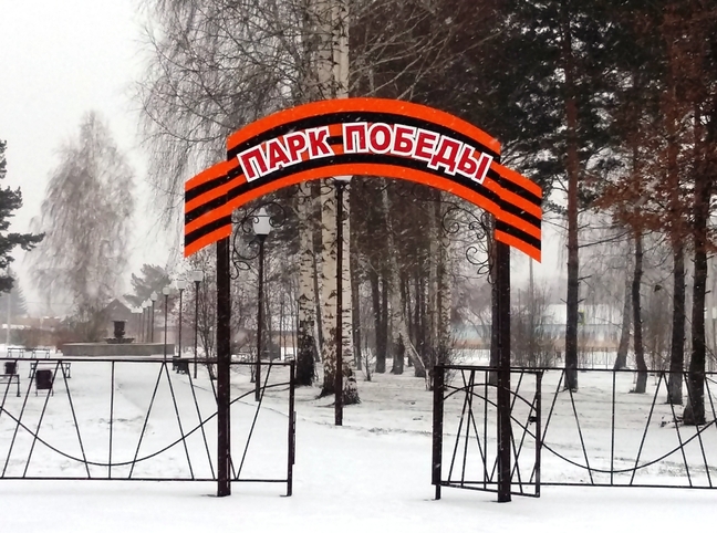 Рекламные таблички, указатели в Новокузнецке.