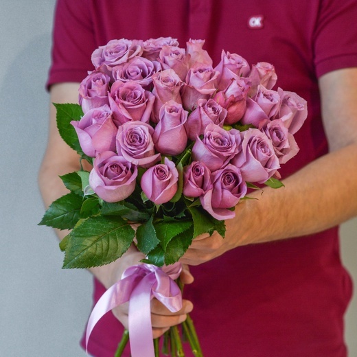 букет из фиолетовых роз